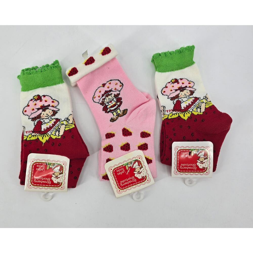 VIntage Y2K Strawberry‎ Shortcake Ladies’ Socks, Size 9–11